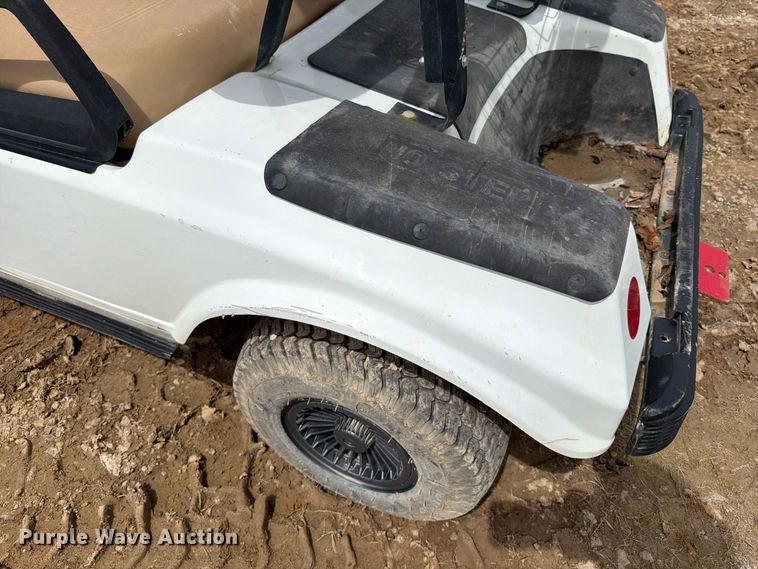 image for item FT6179 2001 Club Car golf cart