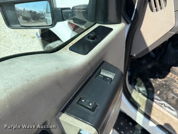 image for item FT6198 2008 Ford F350 Super Duty pickup truck