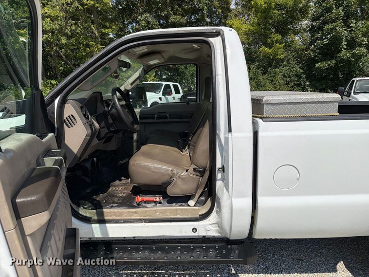 image for item FT6198 2008 Ford F350 Super Duty pickup truck