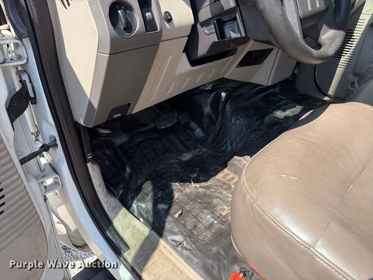 image for item FT6198 2008 Ford F350 Super Duty pickup truck