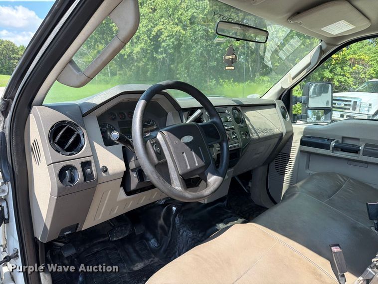 image for item FT6198 2008 Ford F350 Super Duty pickup truck