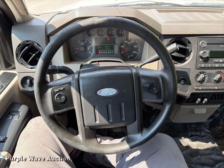 image for item FT6198 2008 Ford F350 Super Duty pickup truck