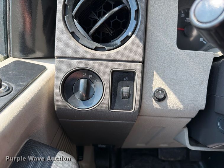 image for item FT6198 2008 Ford F350 Super Duty pickup truck