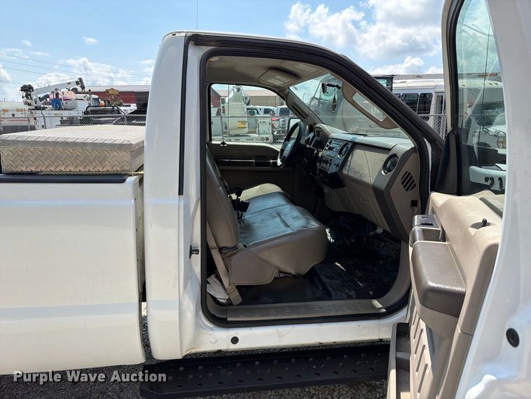image for item FT6198 2008 Ford F350 Super Duty pickup truck