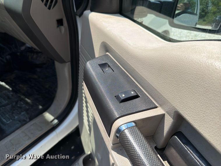 image for item FT6198 2008 Ford F350 Super Duty pickup truck