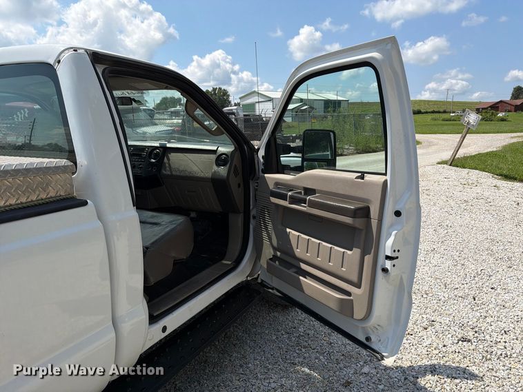 image for item FT6198 2008 Ford F350 Super Duty pickup truck