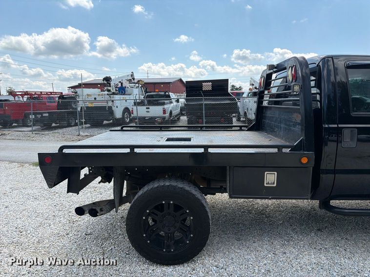 image for item FT6199 2008 Ford F250 Super Duty flatbed pickup truck