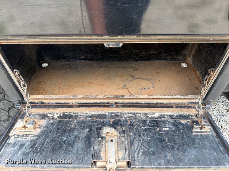 image for item FT6199 2008 Ford F250 Super Duty flatbed pickup truck