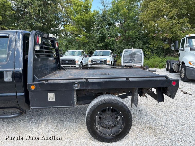 image for item FT6199 2008 Ford F250 Super Duty flatbed pickup truck