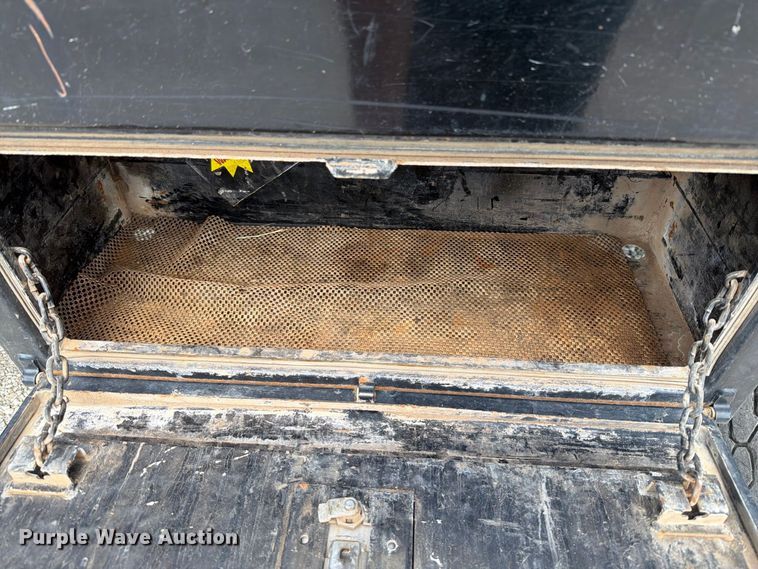 image for item FT6199 2008 Ford F250 Super Duty flatbed pickup truck