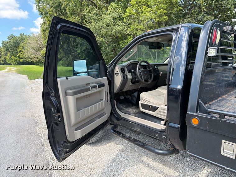 image for item FT6199 2008 Ford F250 Super Duty flatbed pickup truck