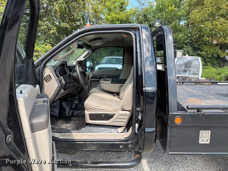 image for item FT6199 2008 Ford F250 Super Duty flatbed pickup truck