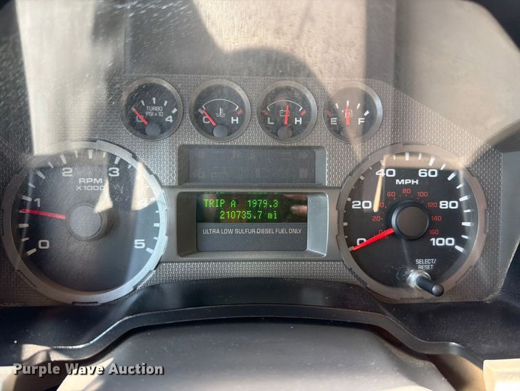 image for item FT6199 2008 Ford F250 Super Duty flatbed pickup truck