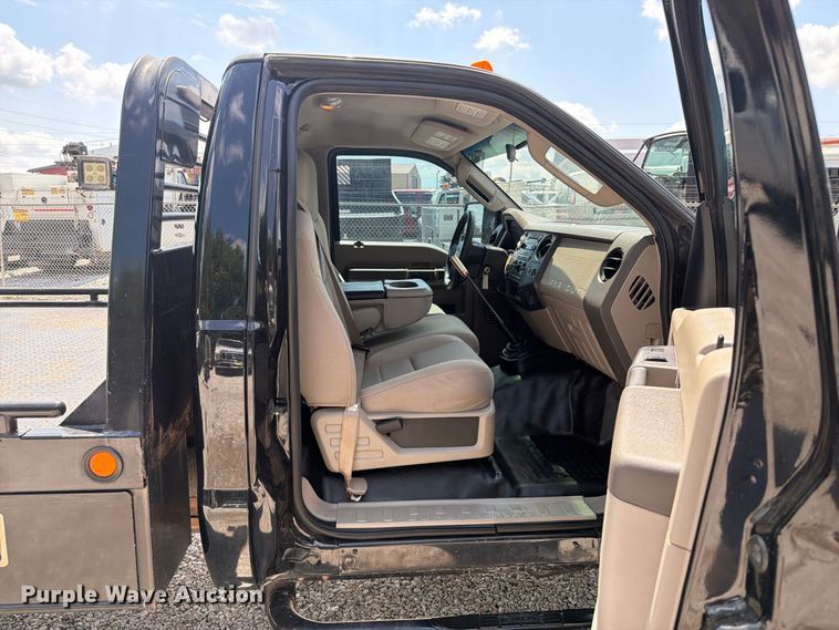 image for item FT6199 2008 Ford F250 Super Duty flatbed pickup truck