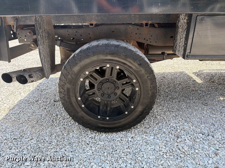 image for item FT6199 2008 Ford F250 Super Duty flatbed pickup truck
