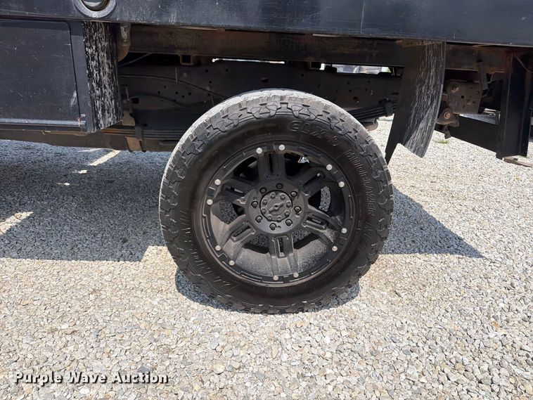 image for item FT6199 2008 Ford F250 Super Duty flatbed pickup truck