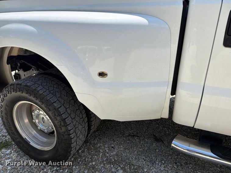image for item FT6200 2008 Ford F350 Super Duty Crew Cab pickup truck