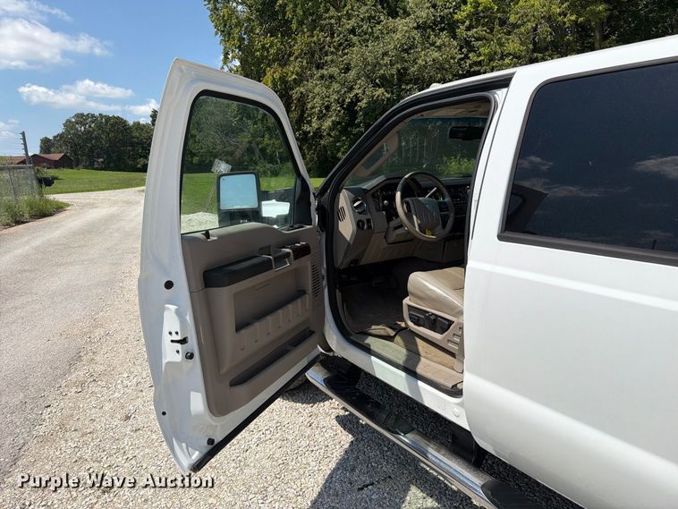 image for item FT6200 2008 Ford F350 Super Duty Crew Cab pickup truck