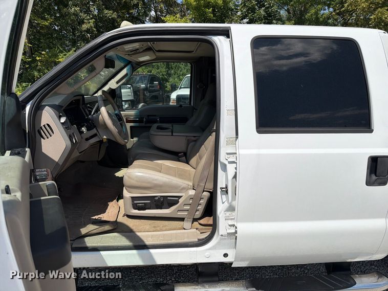 image for item FT6200 2008 Ford F350 Super Duty Crew Cab pickup truck