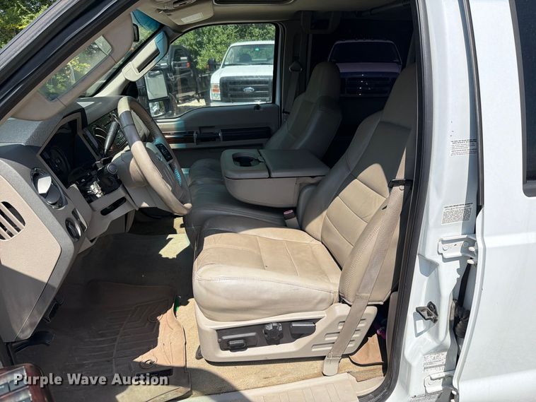 image for item FT6200 2008 Ford F350 Super Duty Crew Cab pickup truck