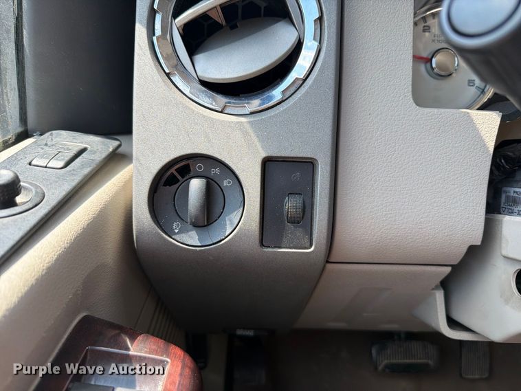 image for item FT6200 2008 Ford F350 Super Duty Crew Cab pickup truck