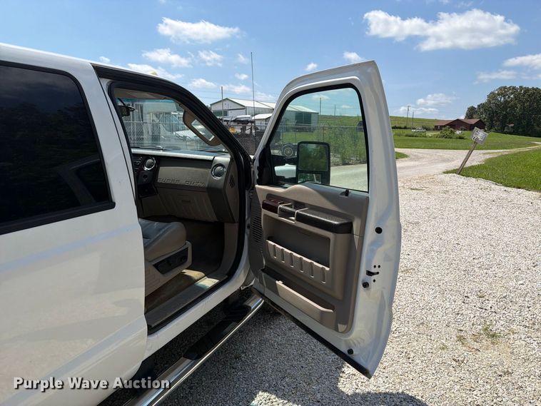 image for item FT6200 2008 Ford F350 Super Duty Crew Cab pickup truck