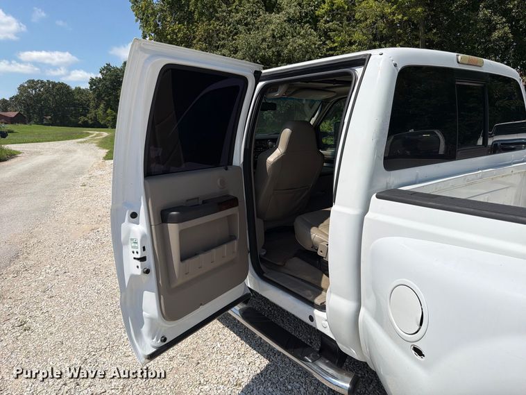 image for item FT6200 2008 Ford F350 Super Duty Crew Cab pickup truck