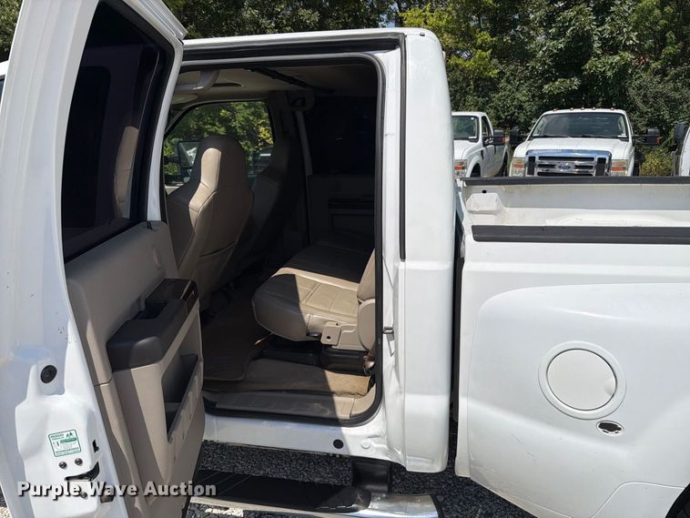image for item FT6200 2008 Ford F350 Super Duty Crew Cab pickup truck