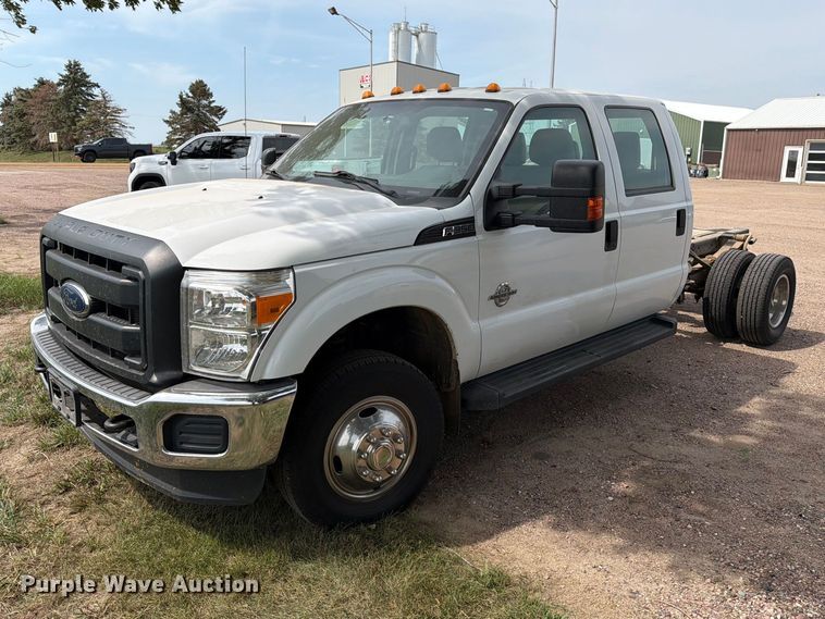 2013 Ford F350 Super Duty Crew Cab pickup truck cab and chassis