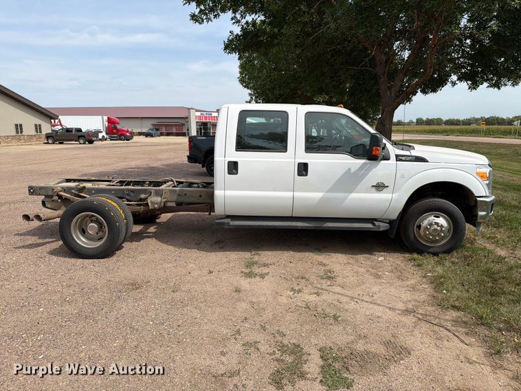 image for item FT6693 2013 Ford F350 Super Duty Crew Cab pickup truck cab and chassis