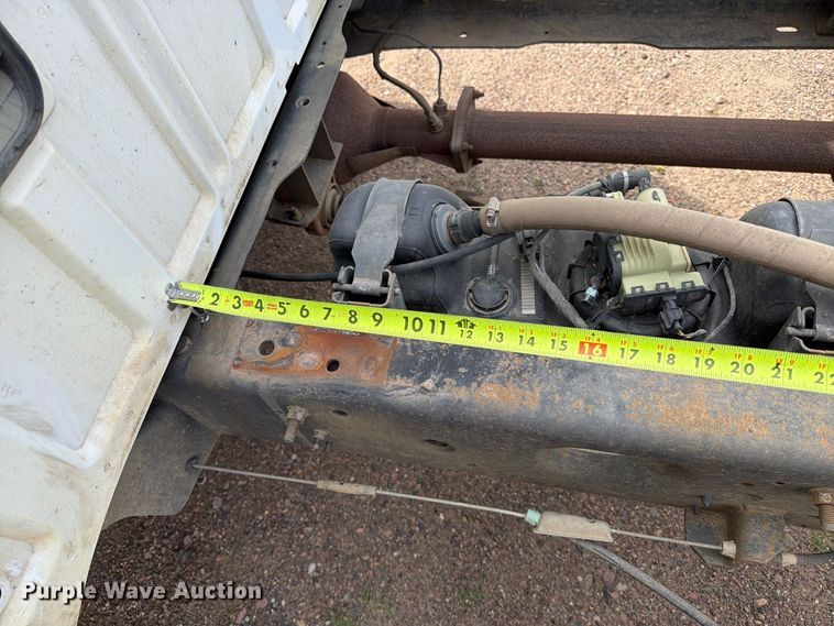 image for item FT6693 2013 Ford F350 Super Duty Crew Cab pickup truck cab and chassis