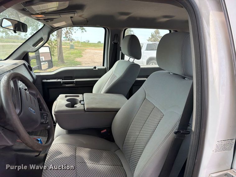 image for item FT6693 2013 Ford F350 Super Duty Crew Cab pickup truck cab and chassis