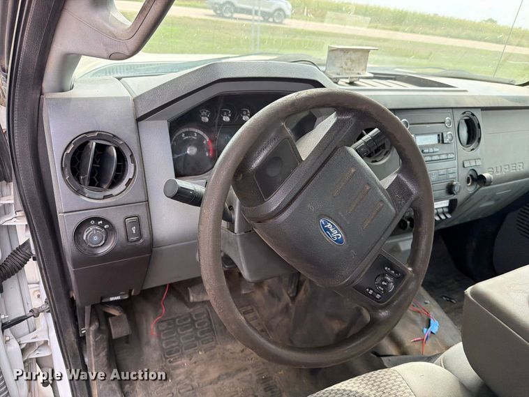 image for item FT6693 2013 Ford F350 Super Duty Crew Cab pickup truck cab and chassis