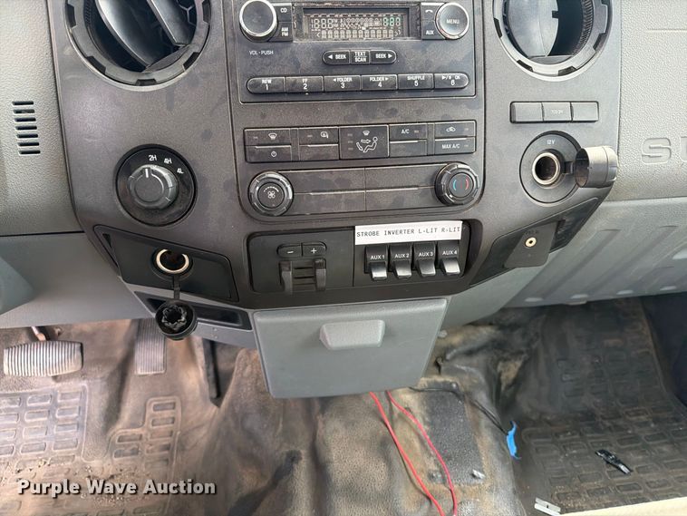 image for item FT6693 2013 Ford F350 Super Duty Crew Cab pickup truck cab and chassis