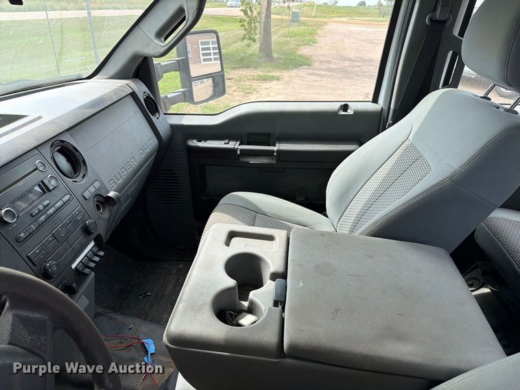 image for item FT6693 2013 Ford F350 Super Duty Crew Cab pickup truck cab and chassis