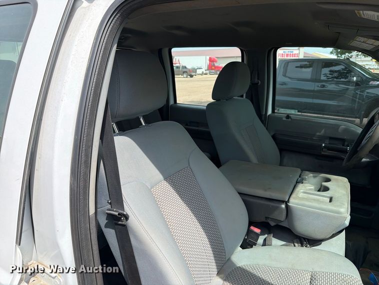 image for item FT6693 2013 Ford F350 Super Duty Crew Cab pickup truck cab and chassis