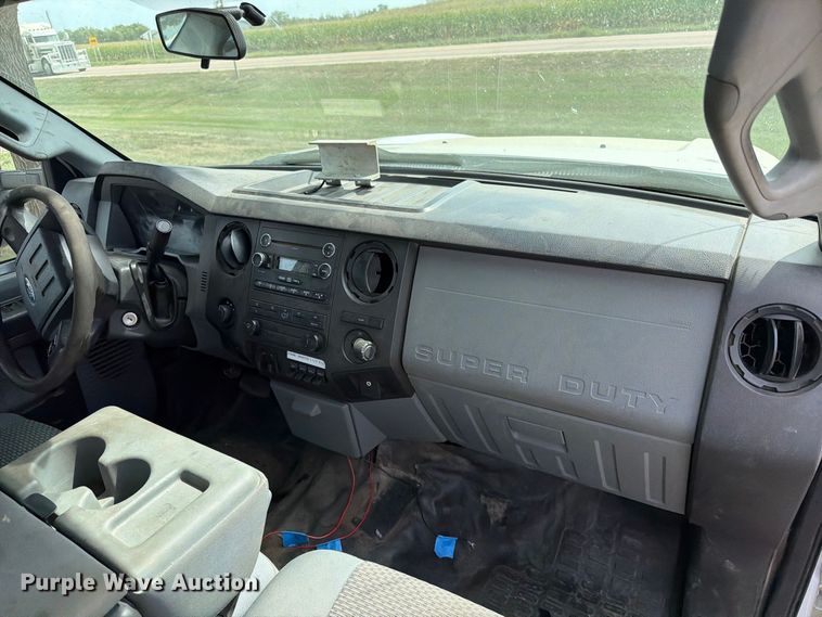 image for item FT6693 2013 Ford F350 Super Duty Crew Cab pickup truck cab and chassis