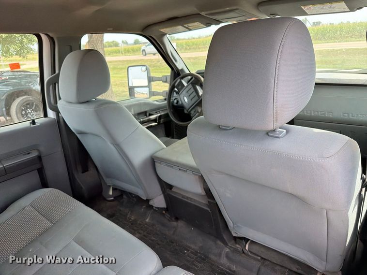 image for item FT6693 2013 Ford F350 Super Duty Crew Cab pickup truck cab and chassis