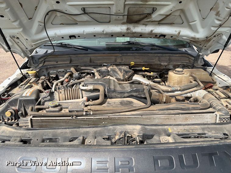 image for item FT6693 2013 Ford F350 Super Duty Crew Cab pickup truck cab and chassis