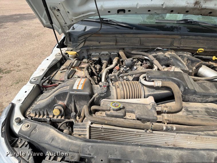 image for item FT6693 2013 Ford F350 Super Duty Crew Cab pickup truck cab and chassis