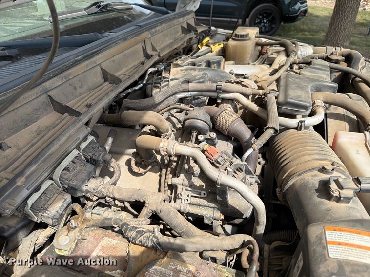 image for item FT6693 2013 Ford F350 Super Duty Crew Cab pickup truck cab and chassis