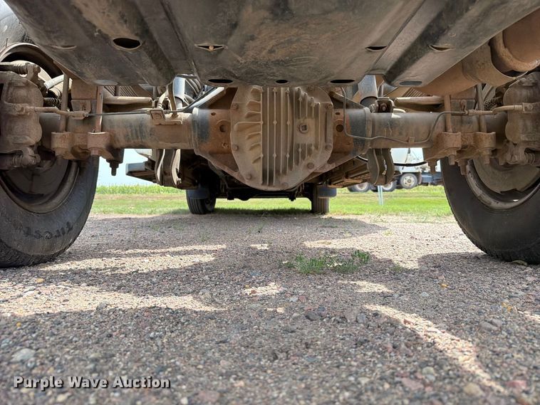 image for item FT6693 2013 Ford F350 Super Duty Crew Cab pickup truck cab and chassis