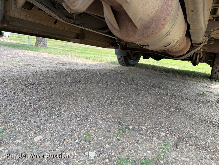 image for item FT6693 2013 Ford F350 Super Duty Crew Cab pickup truck cab and chassis