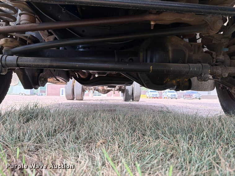 image for item FT6693 2013 Ford F350 Super Duty Crew Cab pickup truck cab and chassis