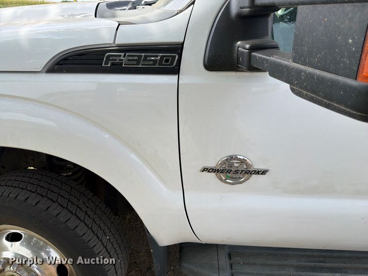 image for item FT6693 2013 Ford F350 Super Duty Crew Cab pickup truck cab and chassis