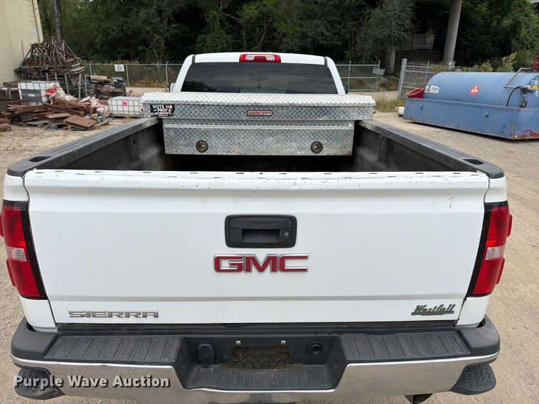 image for item FU4583 2017 GMC Sierra 2500HD Crew Cab pickup truck