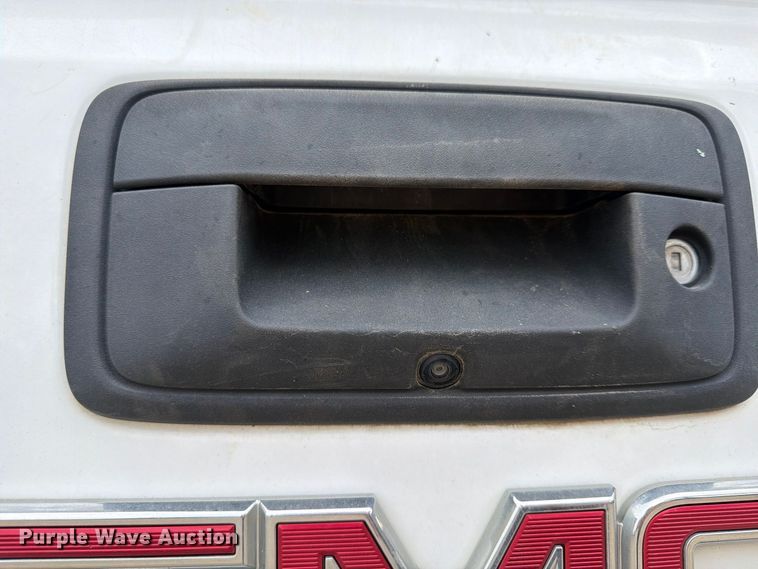 image for item FU4583 2017 GMC Sierra 2500HD Crew Cab pickup truck