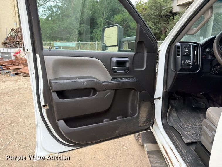 image for item FU4583 2017 GMC Sierra 2500HD Crew Cab pickup truck