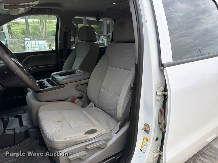 image for item FU4583 2017 GMC Sierra 2500HD Crew Cab pickup truck