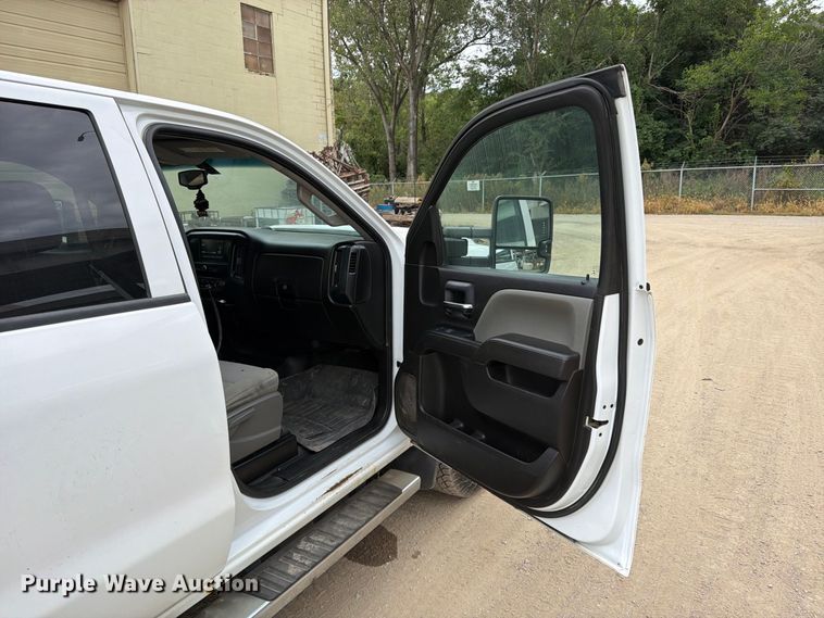 image for item FU4583 2017 GMC Sierra 2500HD Crew Cab pickup truck